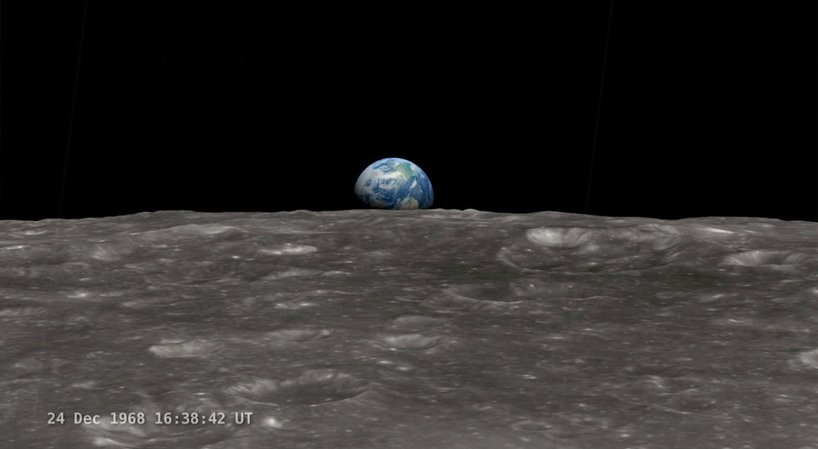 Vue de la Terre depuis la Lune : au premier plan, la surface lunaire et à l'arrière-plan, la Terre.